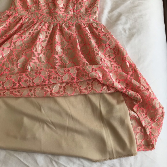 BEAUTIFUL LACE DRESS - Picture 6 of 11